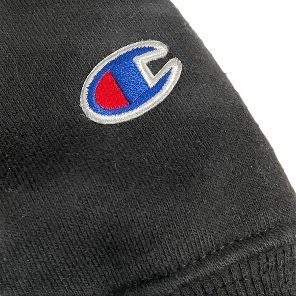 Champion Classic Black Embroidered Logo Crew Sweatshirt Size Small Youth - Picture 6 of 6